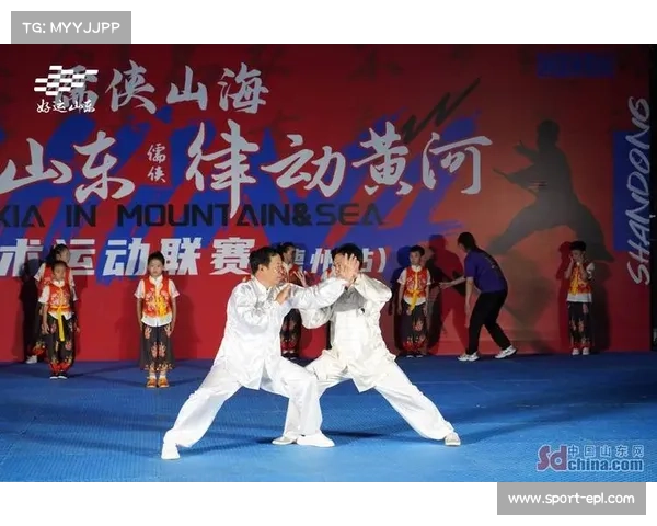 德州武术联赛揭幕千名武者黄河畔展演螳螂拳查拳点燃文化热潮 德州武术联赛揭幕千名武者黄河畔展演螳螂拳查拳点燃文化热潮